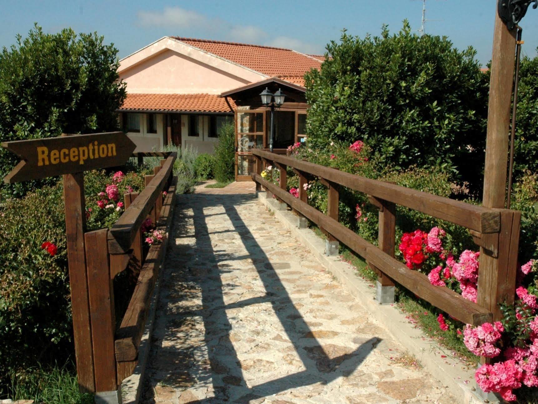 Hotel Tenuta Dell'Argento Resort Civitavecchia Exterior foto